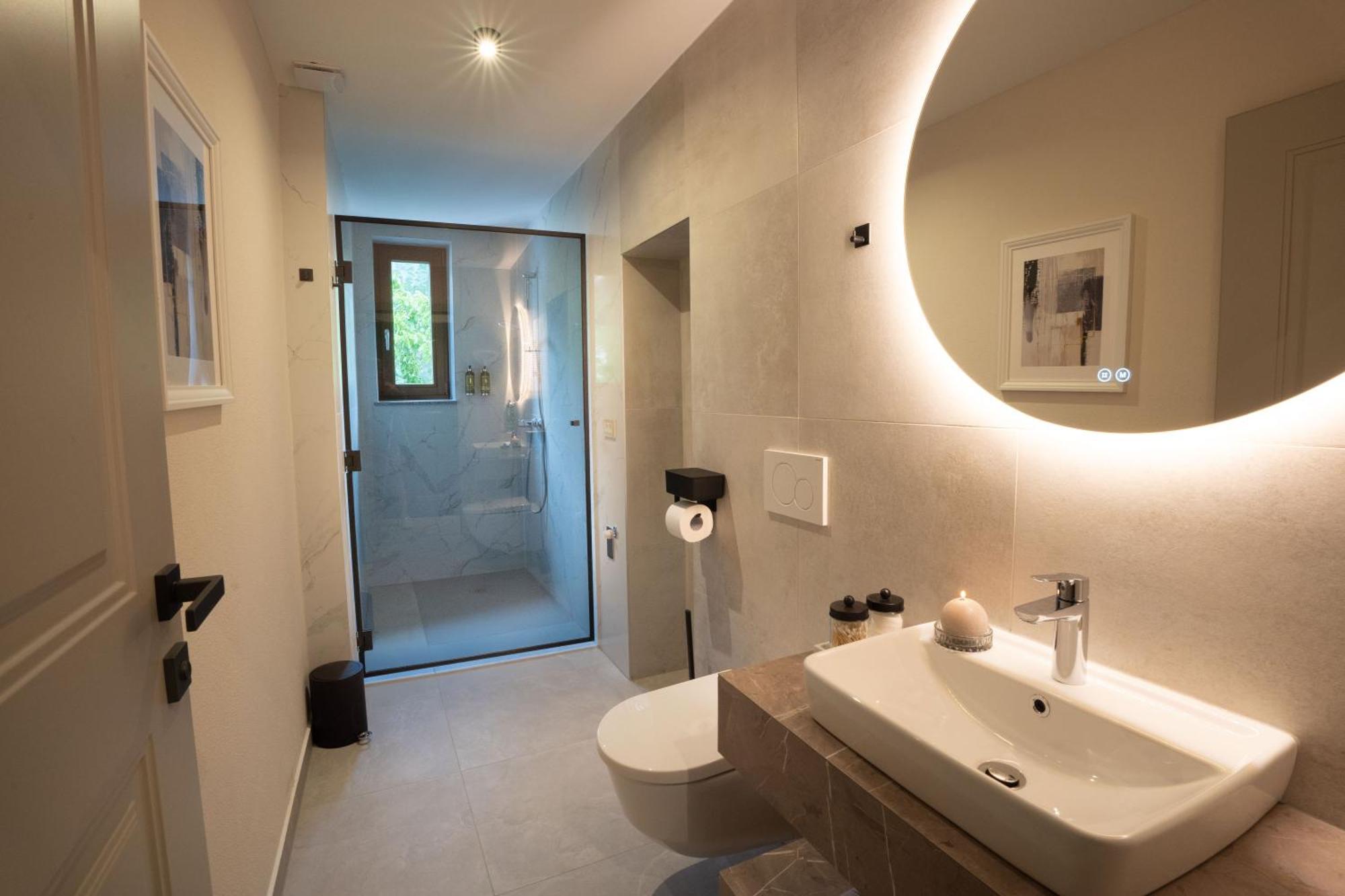 Kalan Boutique Stay Zirovnica Værelse billede