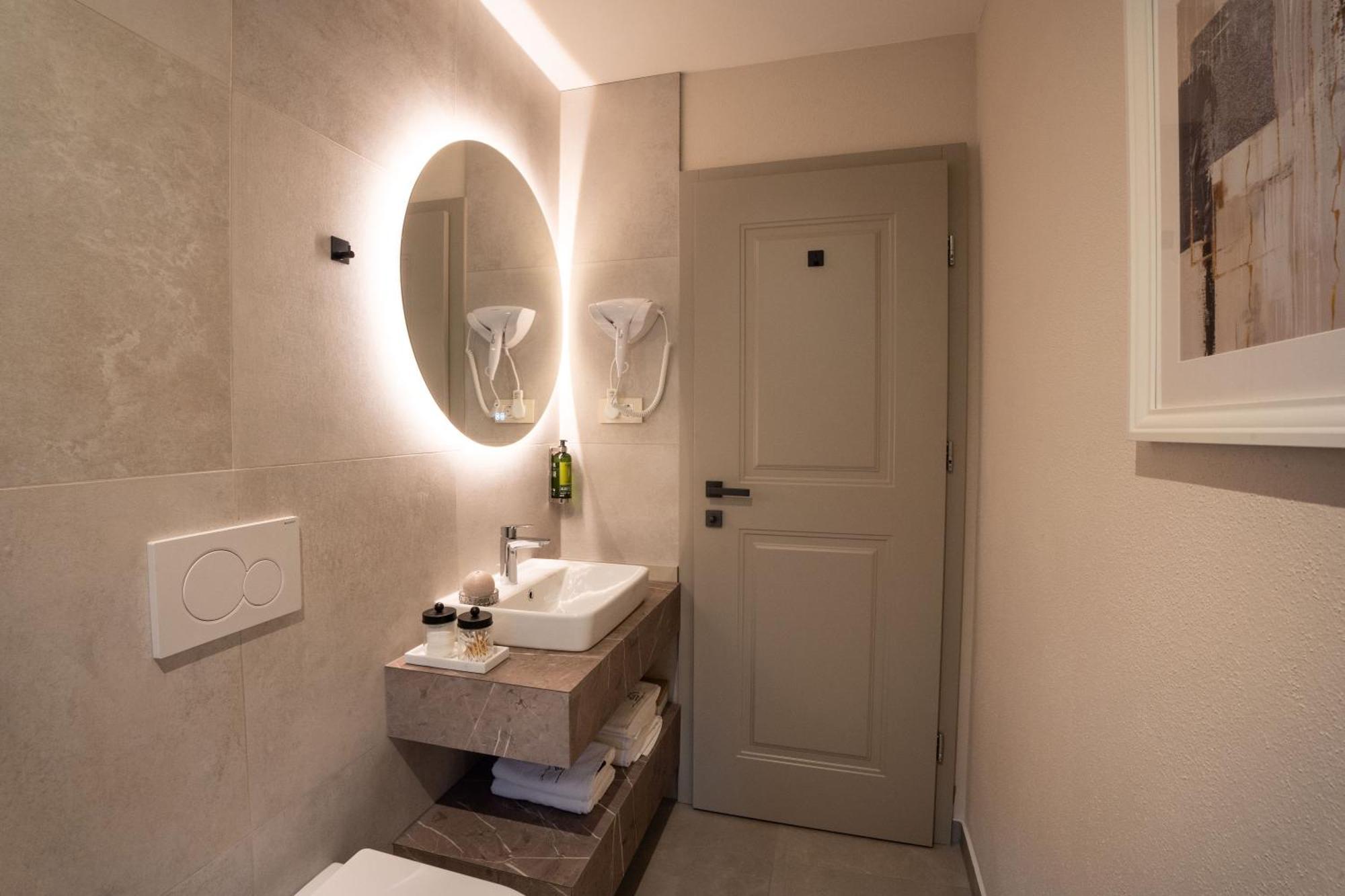 Kalan Boutique Stay Zirovnica Værelse billede