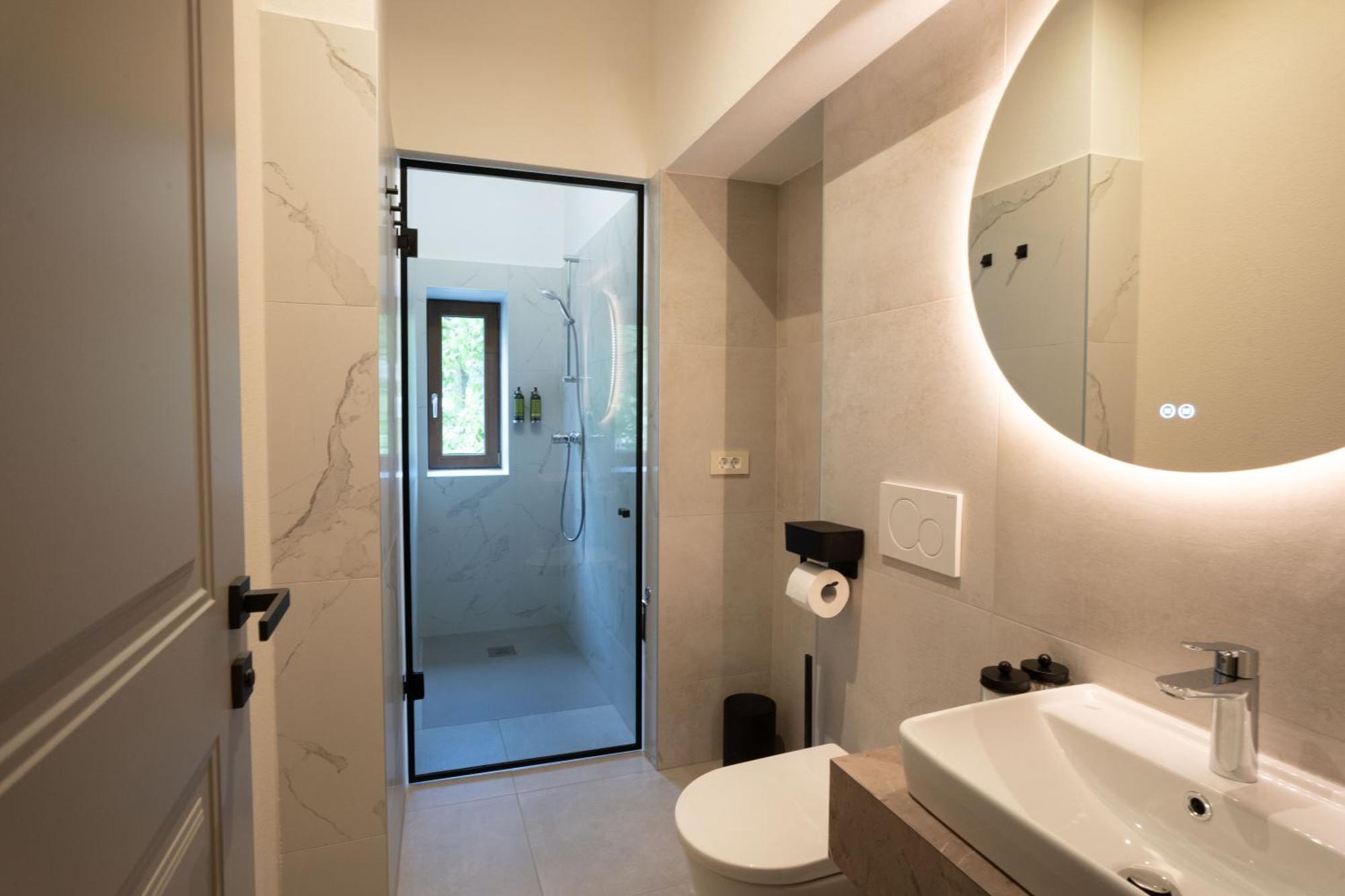 Kalan Boutique Stay Zirovnica Værelse billede